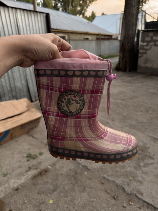 Продам резиновый сапоги