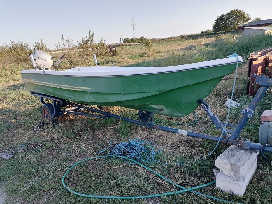 vand barca romcraft 480  cu motor honda 20 ps