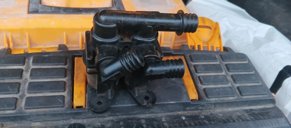 Продам запчасти БМВ е32 м30 двигатель