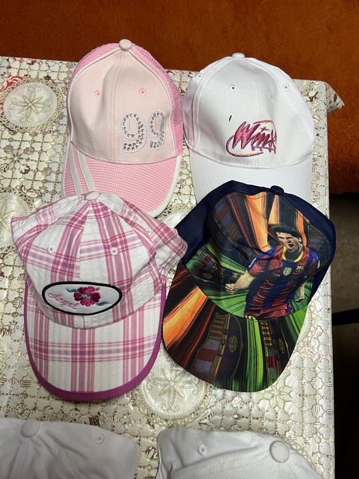 Шапки с козирка за лято и пролет