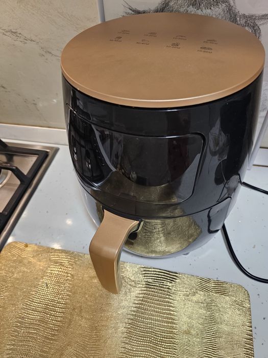Friteuza airfryer cu aer cald