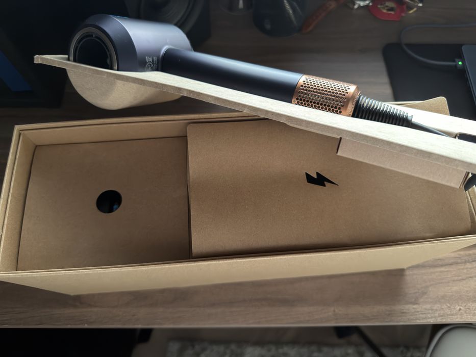 Uscator de par DYSON HD16 NOU