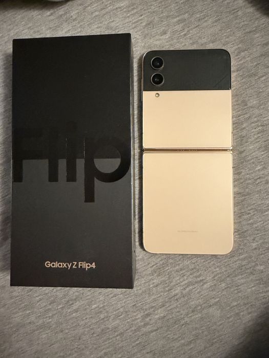 Samsung Galaxy Z Flip 4