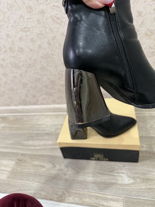 Продам зимние ботильоны