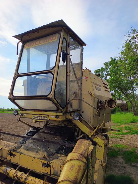 Combina New Holland M122, cu masa de 3 metri pret 2000 euro, zero șapte șase unu, trei doi noua, paru 21