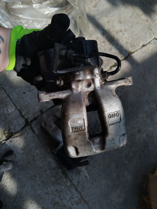 ETRIERI cu tot cu motorașe, spate Passat B6