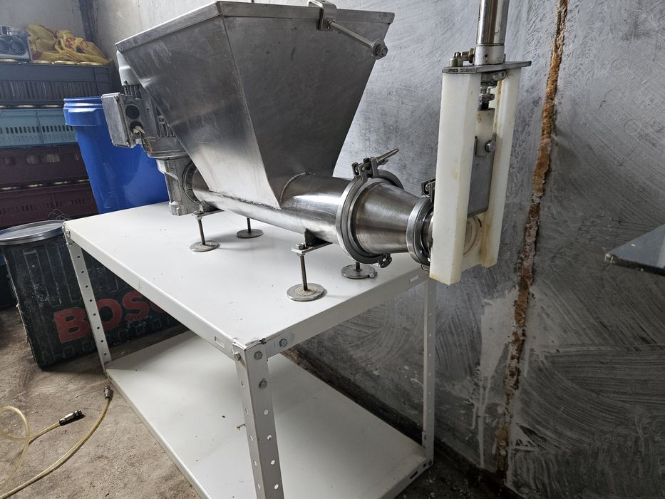 Тестоделител шнеков