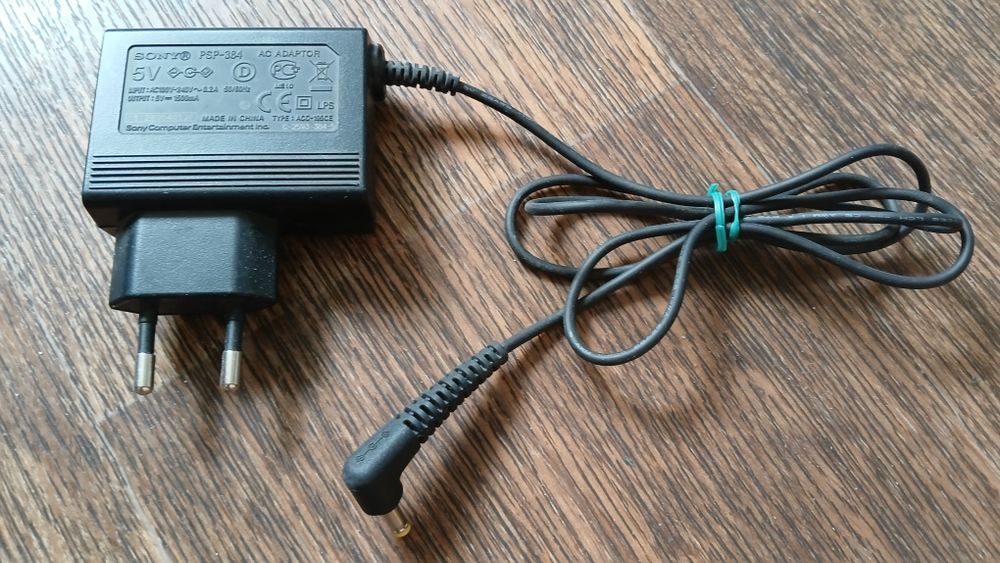 Зарядное устройство / адаптер питания Sony PSP-384