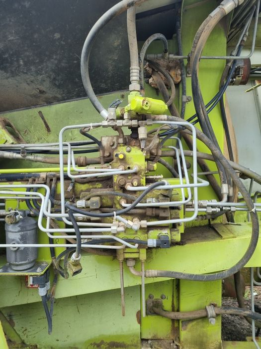 Distribuitor hidraulic Combina Claas Jaguar 840