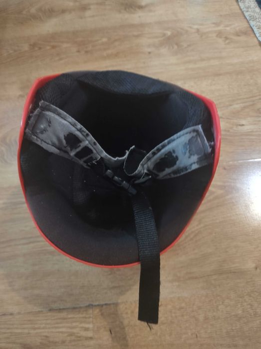 Запазена детска ски каска