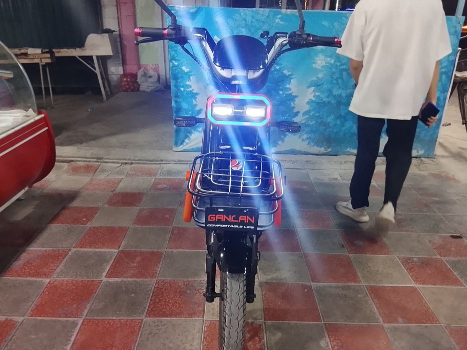 Sukuter sotiladi sirochna pul zarur madel Gancan narxi keliwamiz