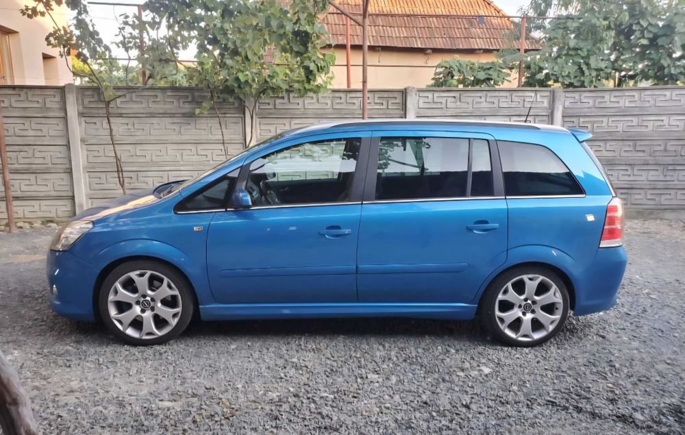 Opel Zafira Opc 2.0 turbo benzina avariat (necesită haion nou)