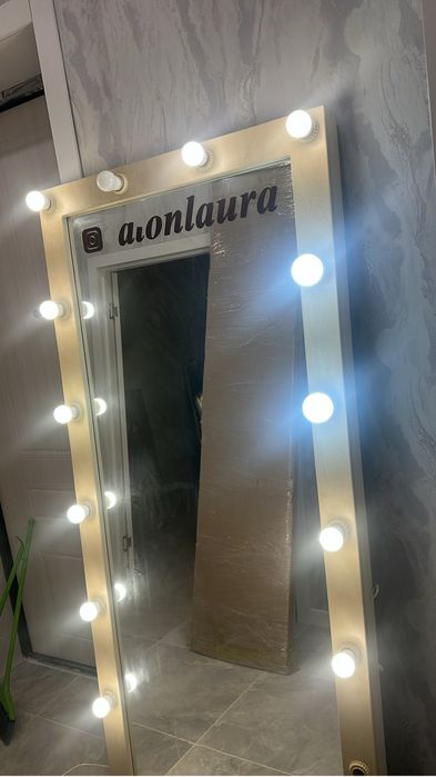 Продаю зеркало голивудское