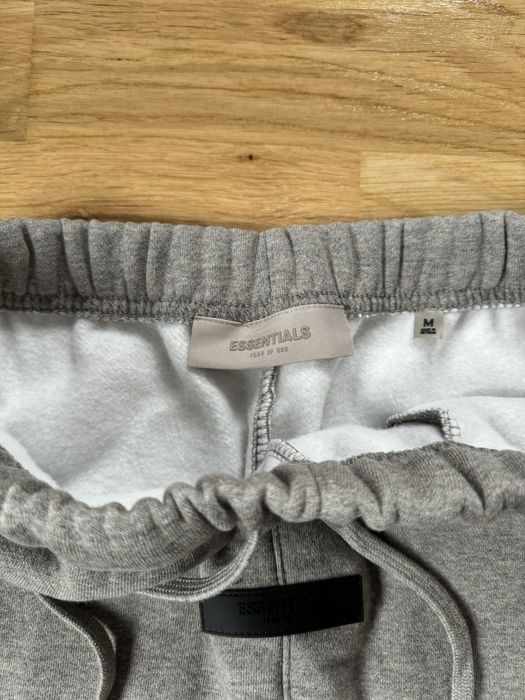 Pantaloni Fear Of God Essentials Gri