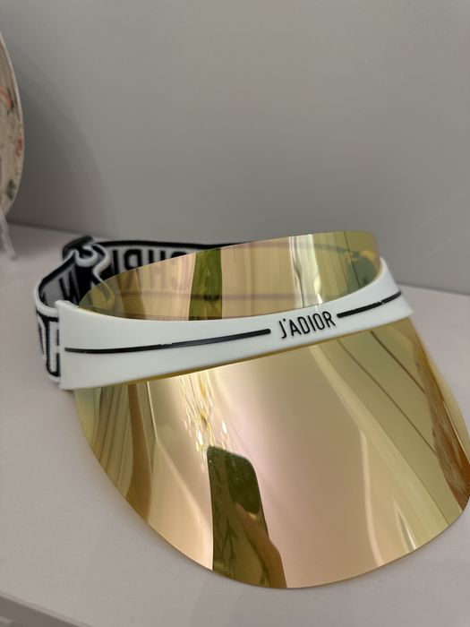 Козырек от Кристиан Диор