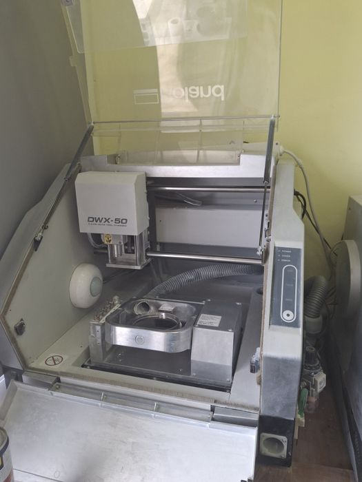 Продавам 5-осна дентална фреза Roland DWX-50
​Цена: [Въведете сума] €
​Описание:
​Продавам професионална дентална фреза Roland DWX