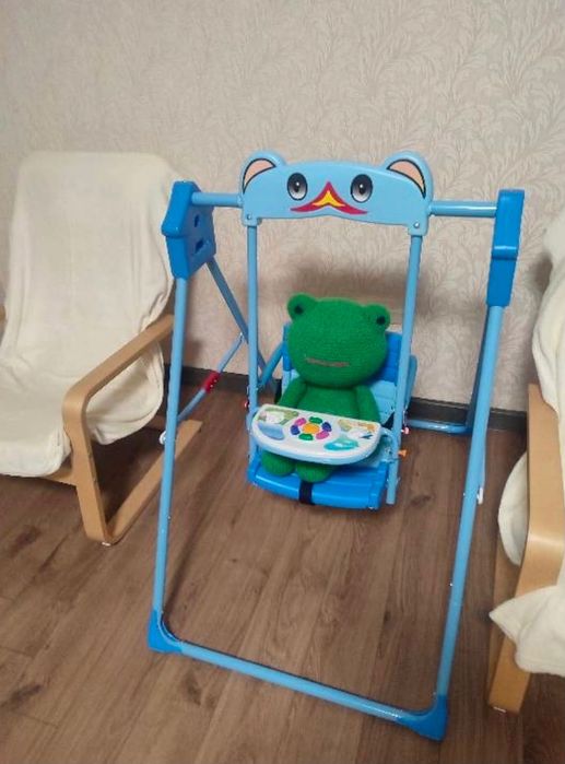 Продам качелю синего цвета