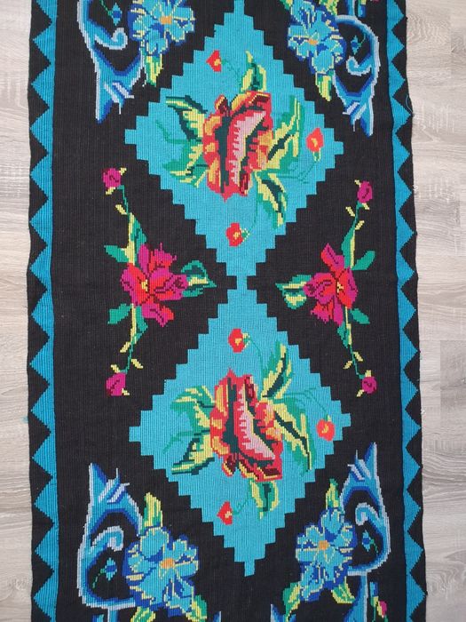 Carpeta țesută manual pret redus 250