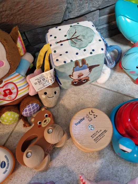 Lot jucarii si antemergator de lemn