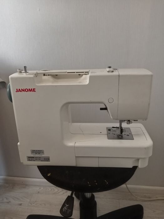 Швеиная машина Janome