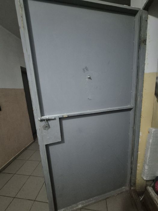 Металлическая дверь бу