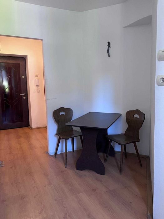 Inchiriez apartament cu 2 camere  peste drum de Iulius Mall