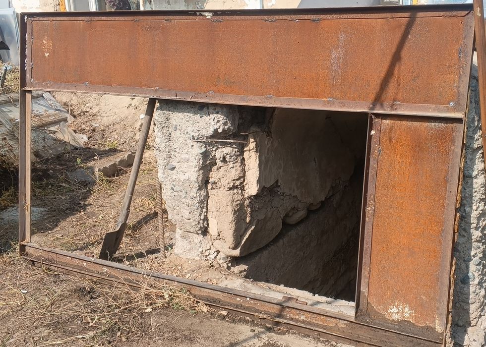 Продам ворота бу2.4 на 2.7