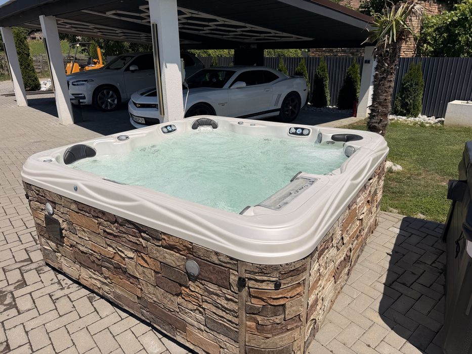 Artesian spas jacuzzi
