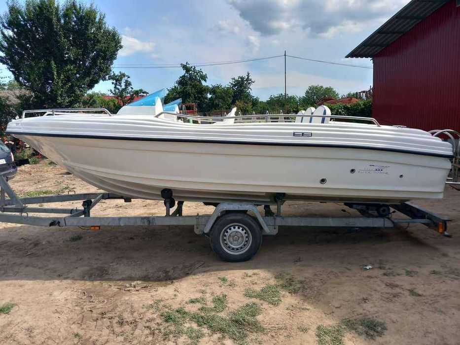 7 местна лодка 150hp Tiburon Inside