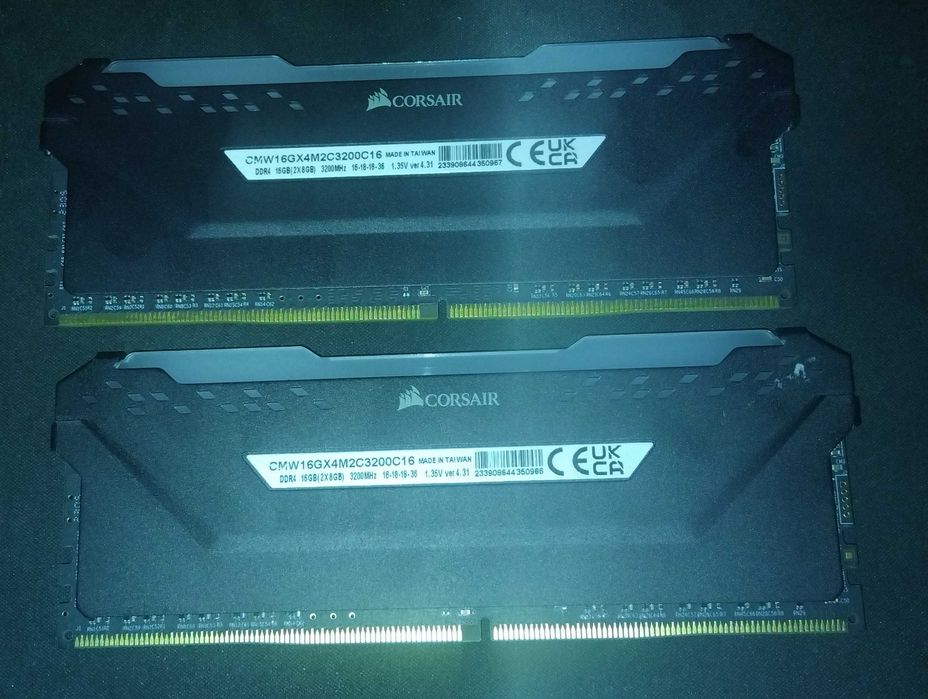16GB (2x8GB) DDR4 3200MHz CMW16GX4M2C3200C16 , RGB PRO