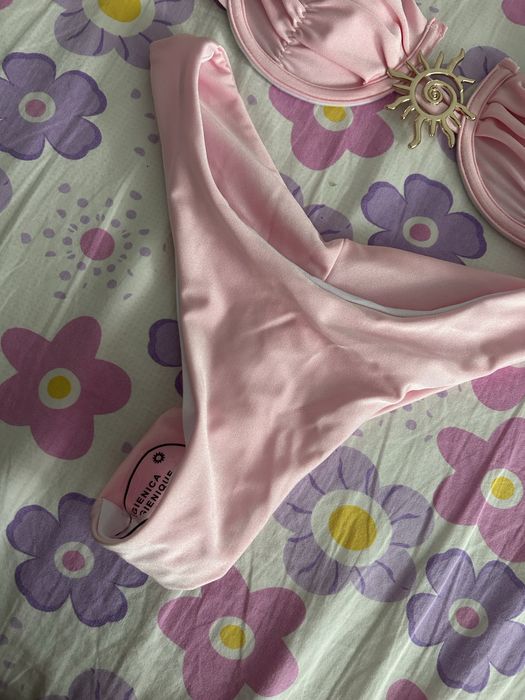 Costum de baie nou roz
