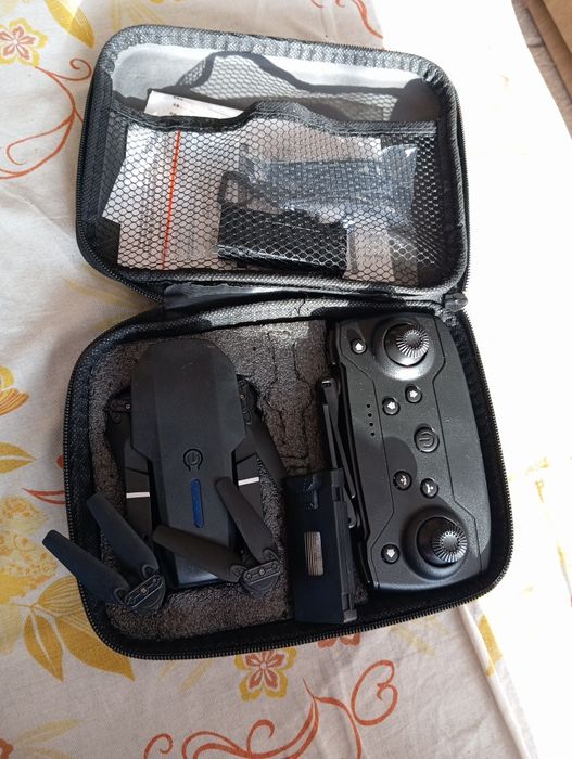 Drona cu 2 acumulatori și camera video foto