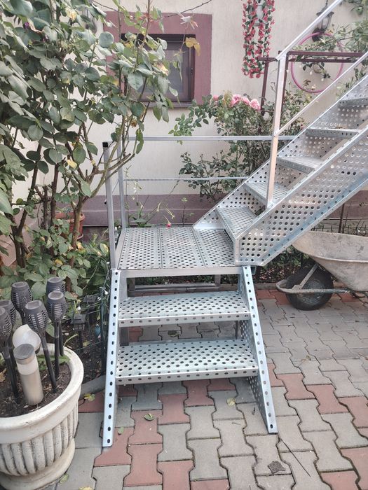 Scări metalice zincate