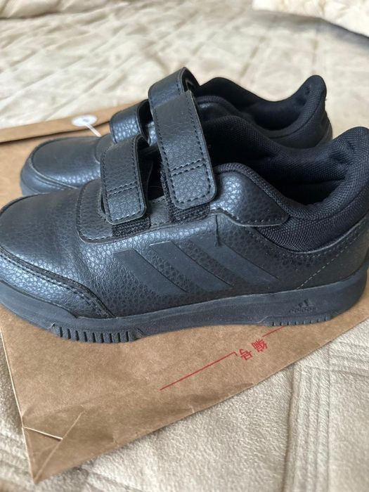 Продам кроссовки чёрного цвета