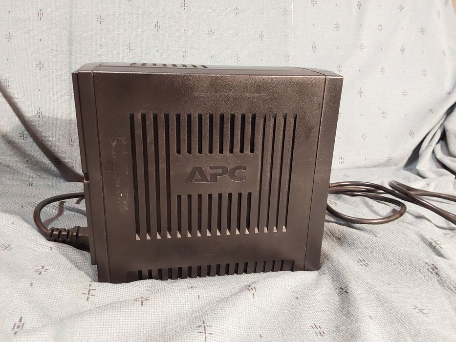 UPS  sursă neîntreruptibilă APC BX500CI