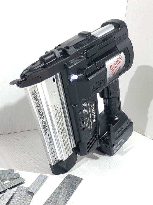 Pistol cuie și capse U