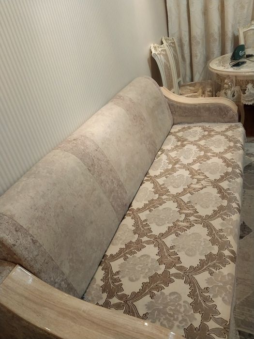 Диван большой и есть маленький