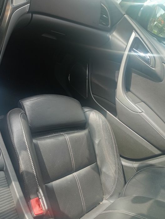 Vând Opel Astra j an fabricație 2012