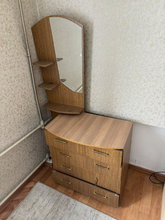 Комод с зеркалом