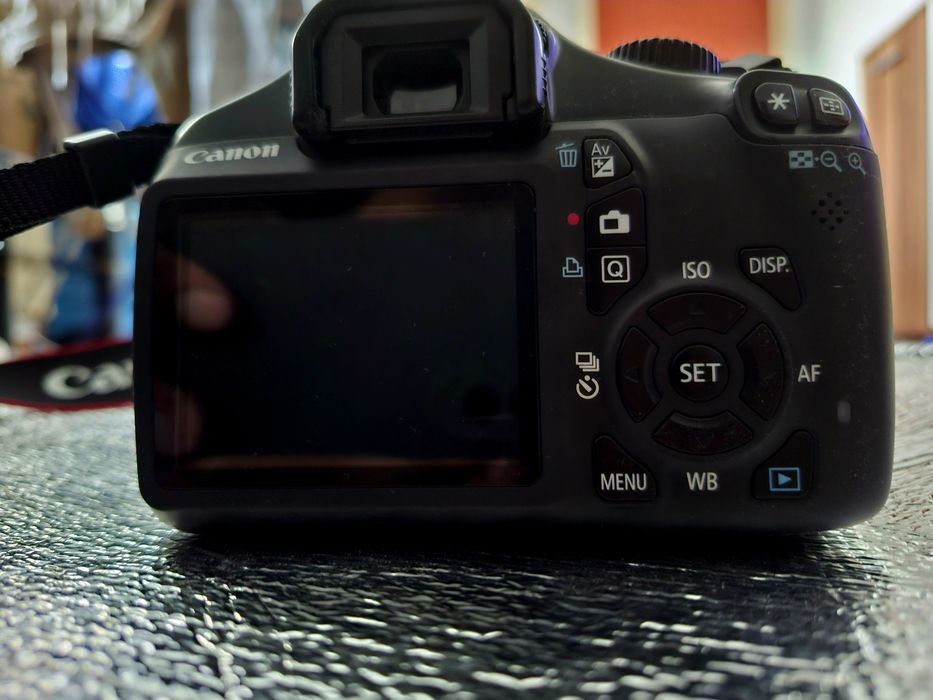 Aparat foto Canon 1100d