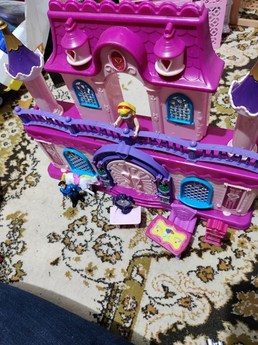 Castel păpuși barbie și căsuță papusi