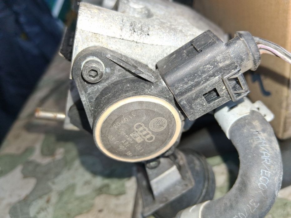 Рейл с датчици vw 1,6 fsi