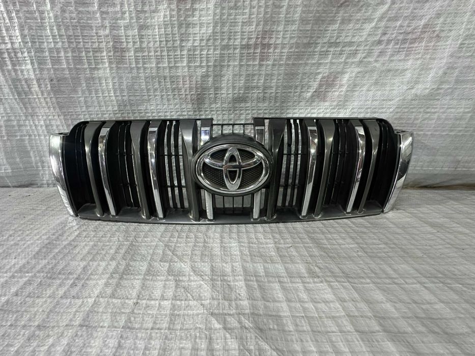 Решётка радиатора Toyota Land Cruiser Prado 150 дорестайл, оригинал