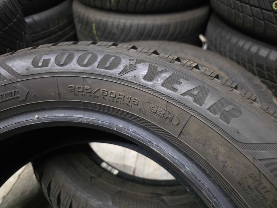 2бр Зимни гуми 205 60 16 - Goodyear