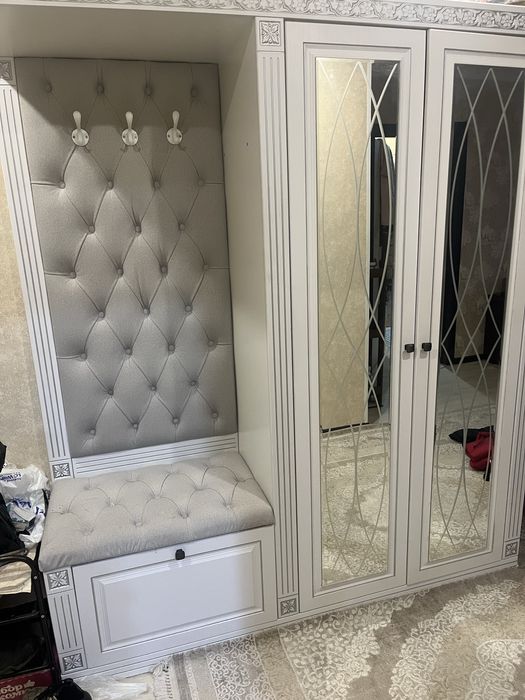 Шкаф для прихожки с крючками