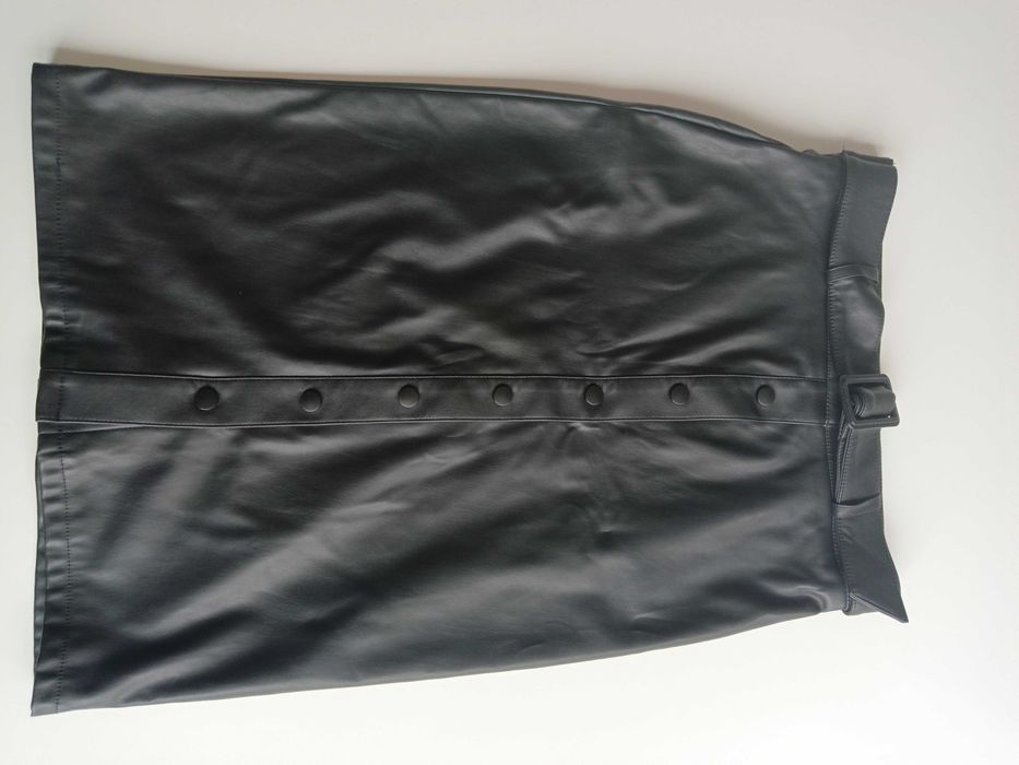 Кожена пола S-размер.