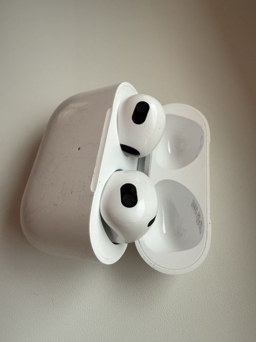 Продам AirPods 3