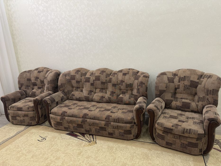Диван мен екі кресло