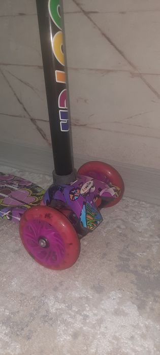 Самокат трехколесный