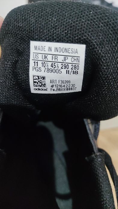 Продам кроссовки Adidas